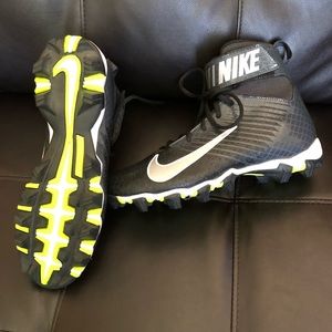 Men’s size 9 Nike Strike football cleats. New